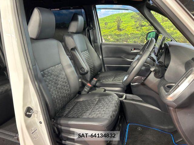 Toyota VOXY HYBRID 2024-02 7458771-7