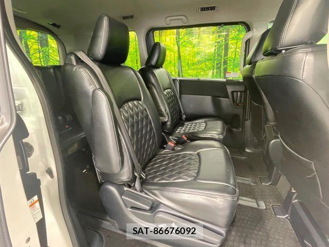 Toyota VOXY HYBRID 2015-06 7458815-9