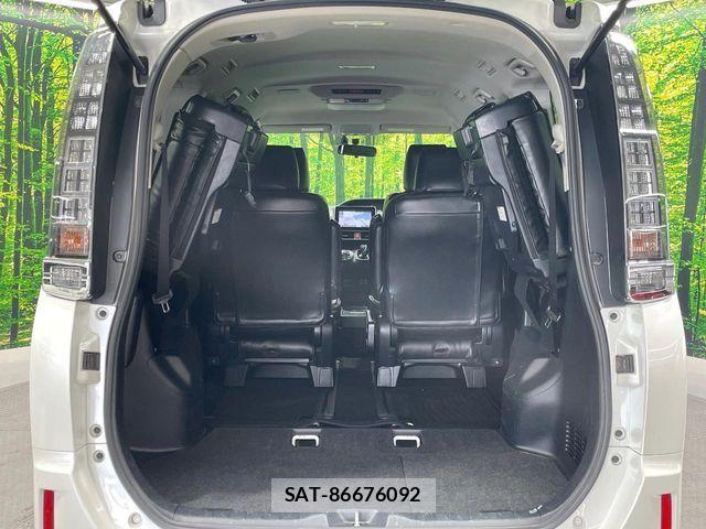 Toyota VOXY HYBRID 2015-06 7458815-11