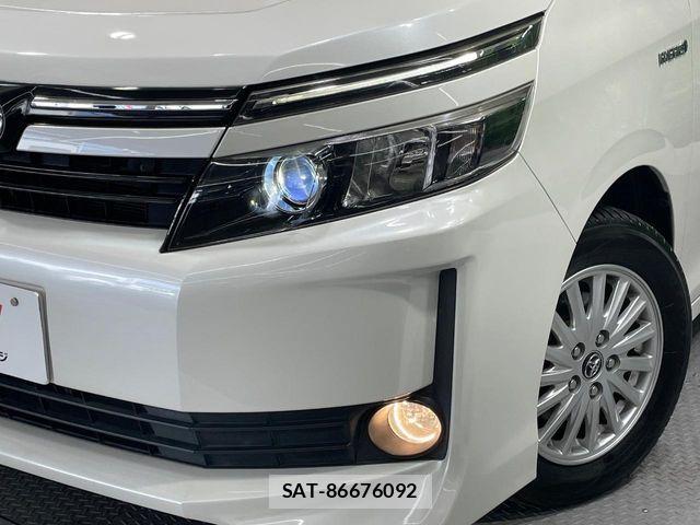 Toyota VOXY HYBRID 2015-06 7458815-13