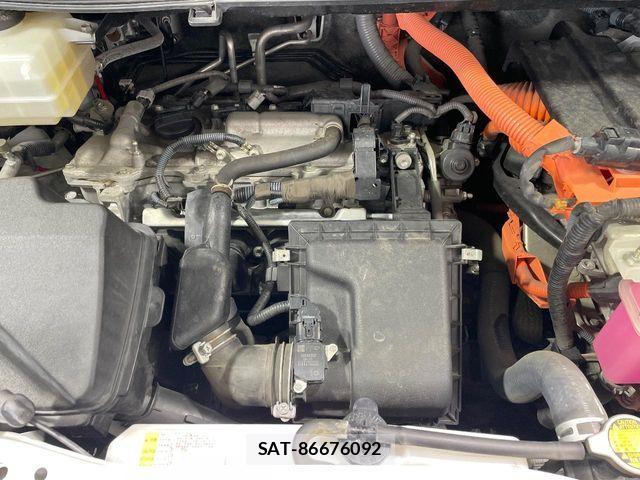 Toyota VOXY HYBRID 2015-06 7458815-17