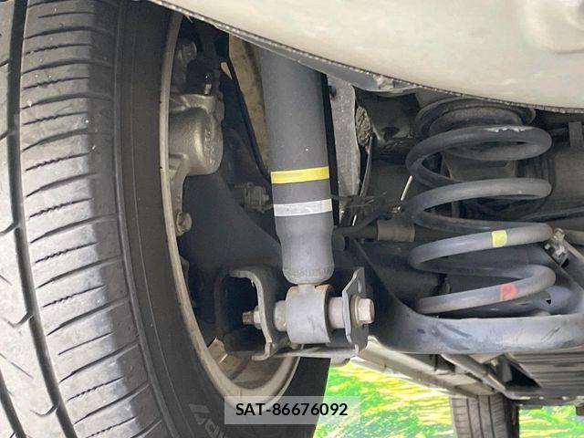 Toyota VOXY HYBRID 2015-06 7458815-19