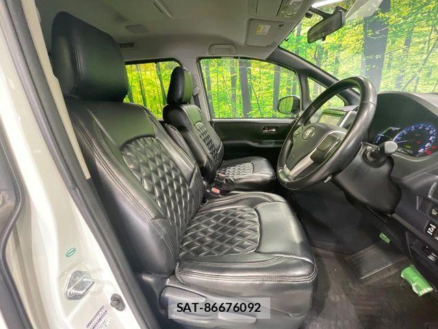 Toyota VOXY HYBRID 2015-06 7458815-8