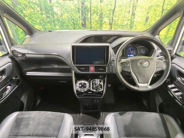 Toyota VOXY HYBRID 2021-05 7458793-1