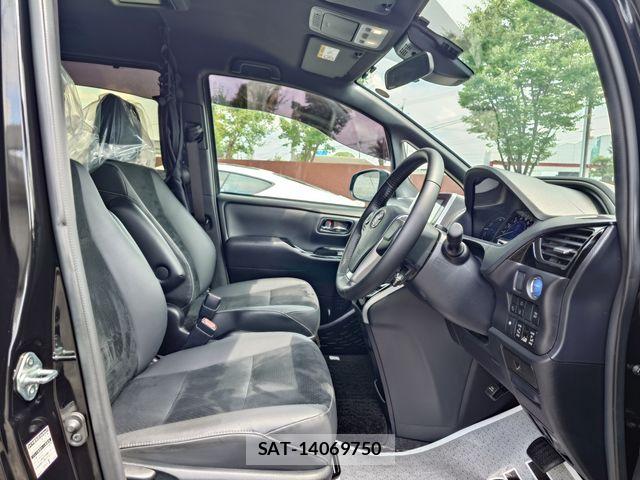 Toyota VOXY HYBRID 2021-05 7503679-9