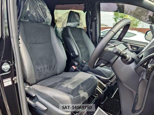 Toyota VOXY HYBRID 2021-05 7503679-11