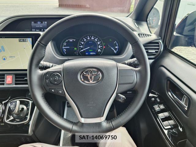 Toyota VOXY HYBRID 2021-05 7503679-12