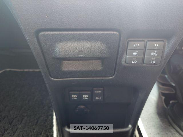 Toyota VOXY HYBRID 2021-05 7503679-17