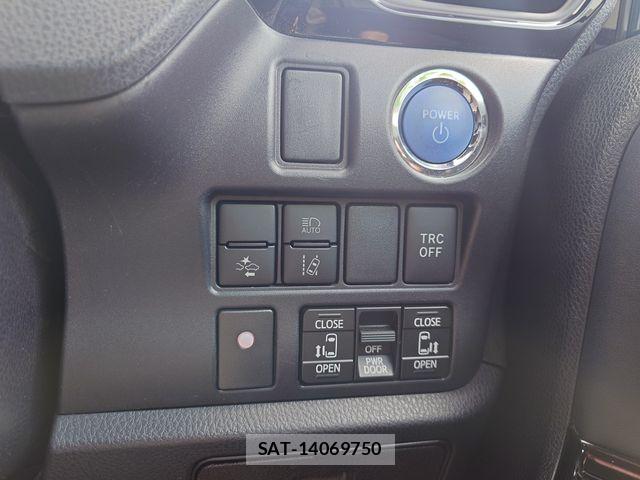 Toyota VOXY HYBRID 2021-05 7503679-18
