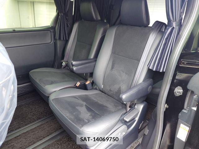 Toyota VOXY HYBRID 2021-05 7503679-21