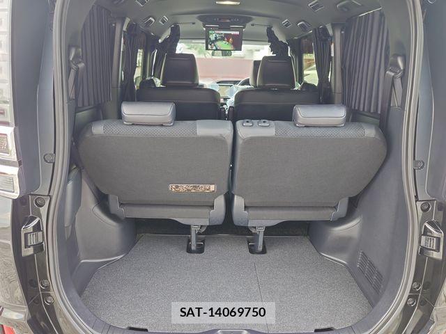 Toyota VOXY HYBRID 2021-05 7503679-23