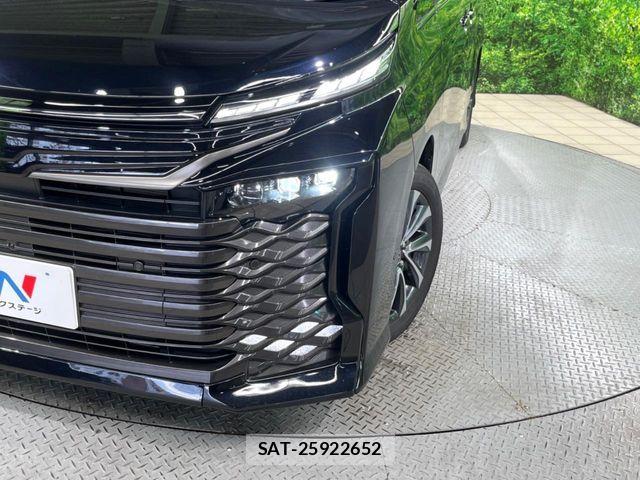 Toyota VOXY HYBRID 2023-10 7503671-11