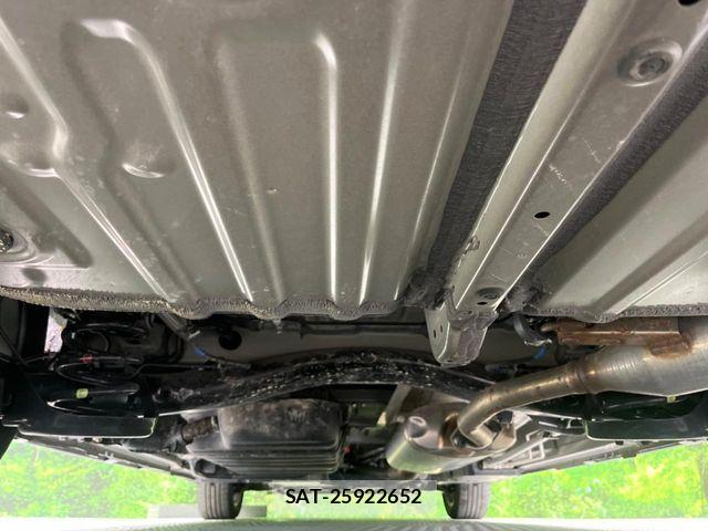 Toyota VOXY HYBRID 2023-10 7503671-18