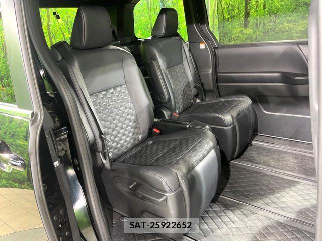 Toyota VOXY HYBRID 2023-10 7503671-8