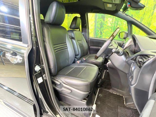 Toyota VOXY HYBRID 2018-10 7503697-7