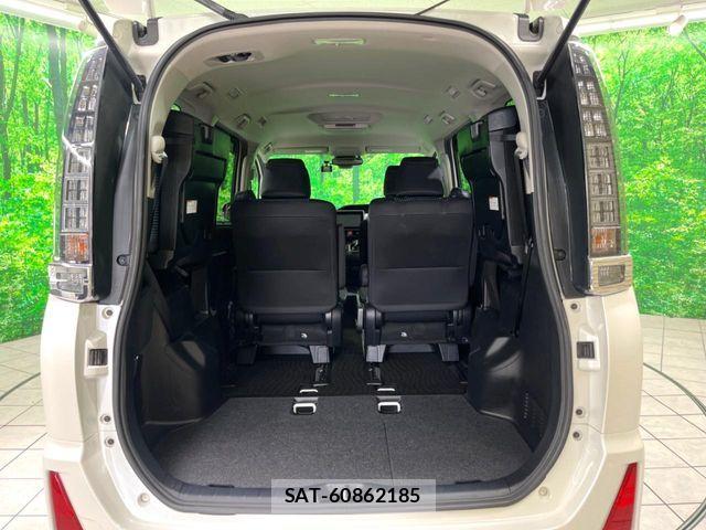 Toyota VOXY HYBRID 2016-06 7503696-12