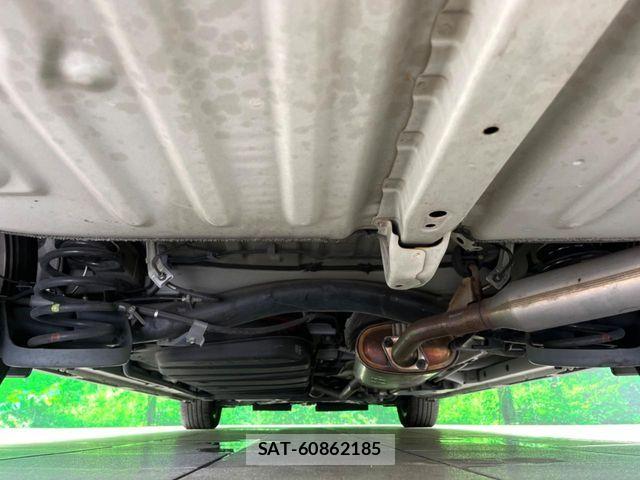 Toyota VOXY HYBRID 2016-06 7503696-19