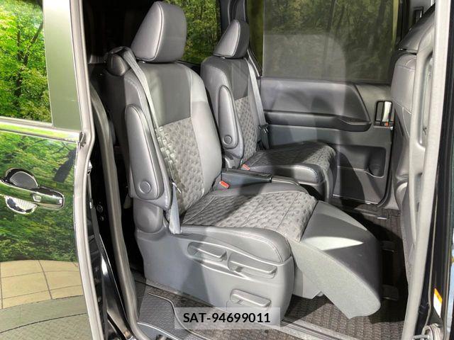 Toyota VOXY HYBRID 2024-05 7503672-19