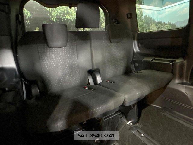Toyota VOXY HYBRID 2017-08 7503688-10
