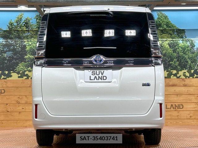 Toyota VOXY HYBRID 2017-08 7503688-16