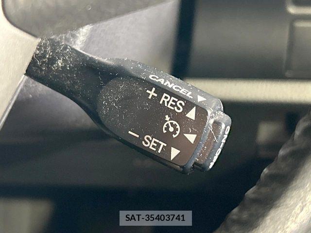 Toyota VOXY HYBRID 2017-08 7503688-5