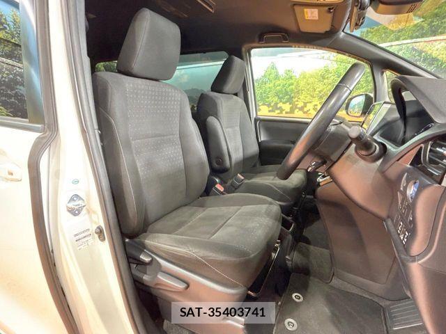 Toyota VOXY HYBRID 2017-08 7503688-8