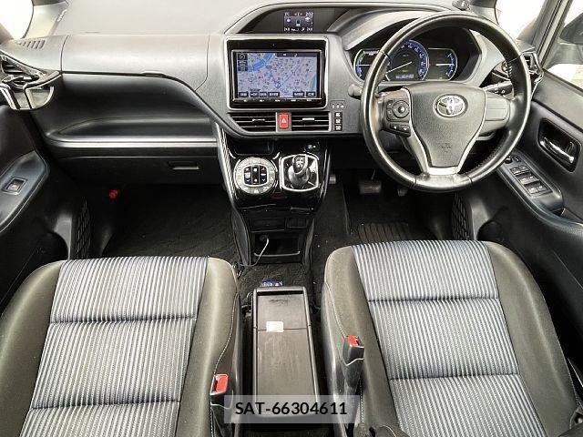 Toyota VOXY HYBRID 2017-04 7503698-1
