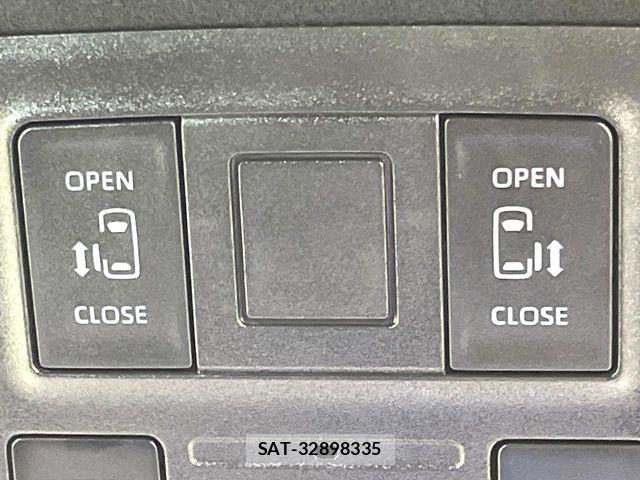 Toyota VOXY HYBRID 2025-02 7503673-5