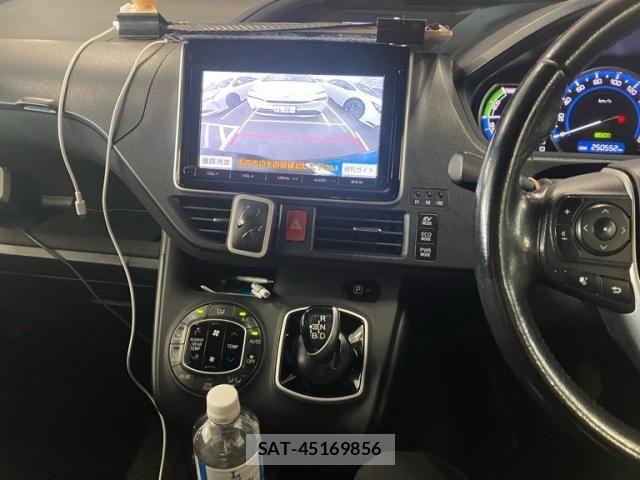 Toyota VOXY HYBRID 2014-06 7503701-19