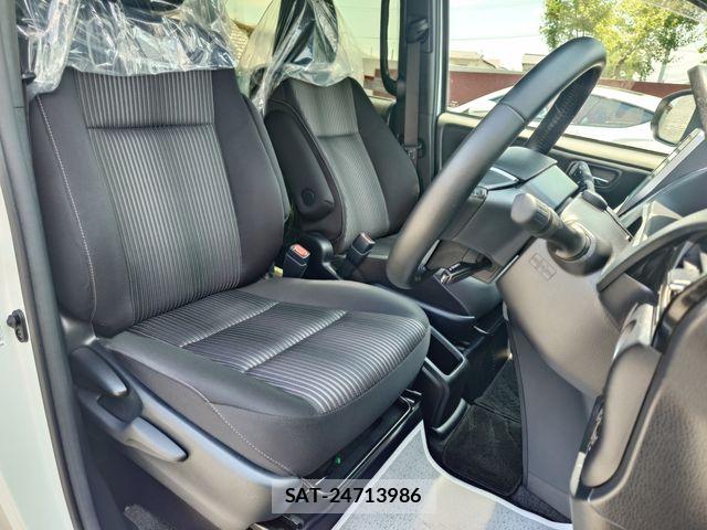 Toyota VOXY HYBRID 2019-12 7503685-11