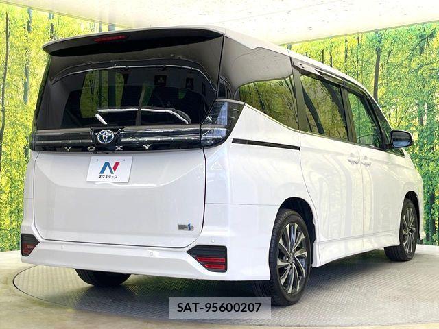 Toyota VOXY HYBRID 2023-01 7503662-16
