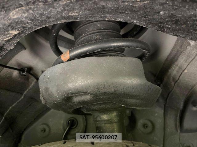 Toyota VOXY HYBRID 2023-01 7503662-19