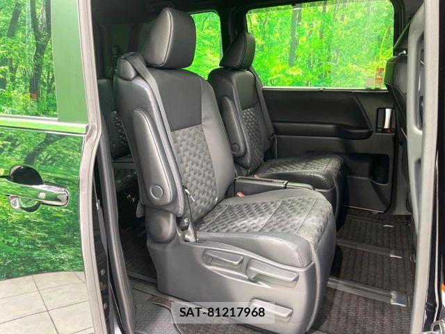 Toyota VOXY HYBRID 2023-05 7503663-10