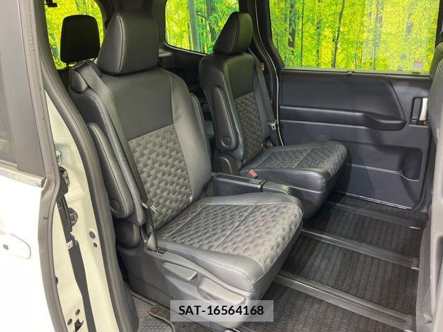 Toyota VOXY HYBRID 2023-05 7503675-8