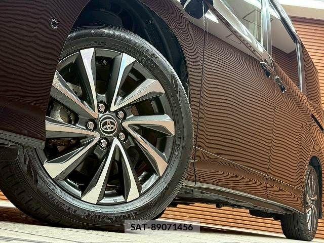 Toyota VOXY HYBRID 2023-11 7503677-10