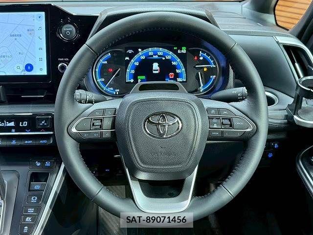 Toyota VOXY HYBRID 2023-11 7503677-12