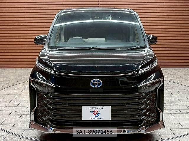 Toyota VOXY HYBRID 2023-11 7503677-16