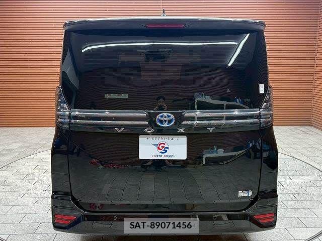 Toyota VOXY HYBRID 2023-11 7503677-18