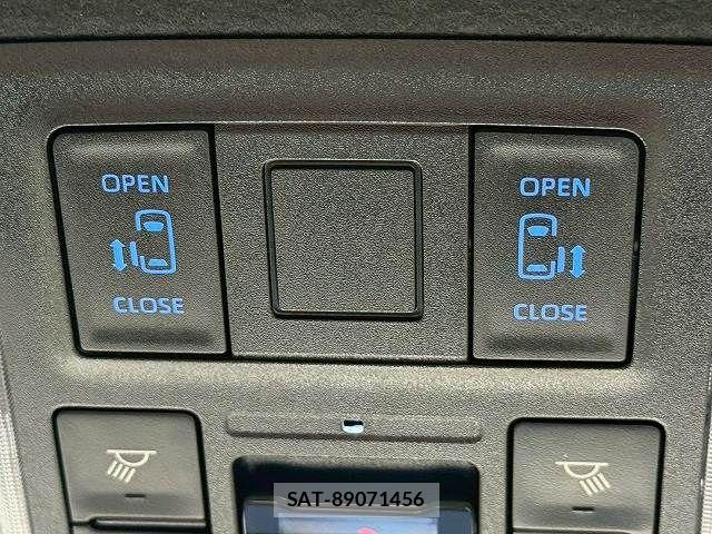 Toyota VOXY HYBRID 2023-11 7503677-4
