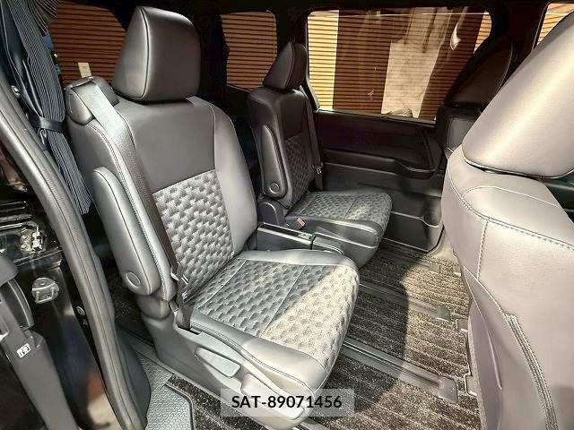 Toyota VOXY HYBRID 2023-11 7503677-7