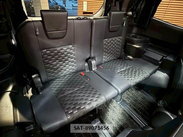 Toyota VOXY HYBRID 2023-11 7503677-8