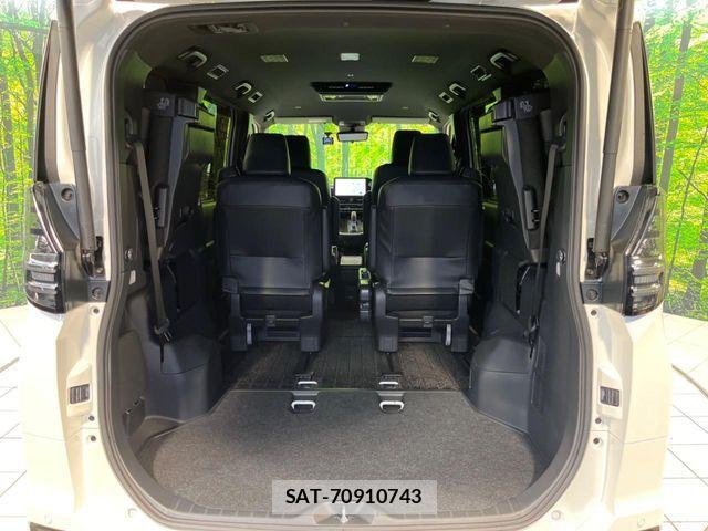 Toyota VOXY HYBRID 2023-02 7503661-10