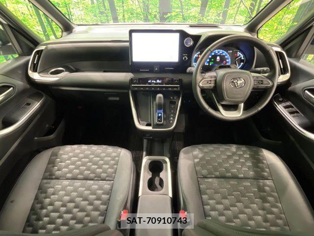 Toyota VOXY HYBRID 2023-02 7503661-1