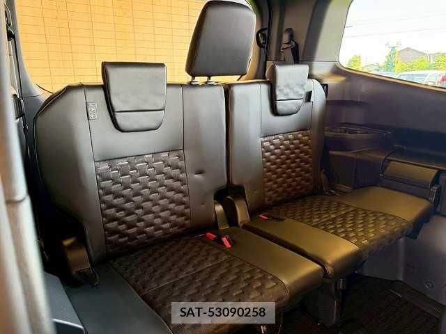 Toyota VOXY HYBRID 2023-10 7503682-10