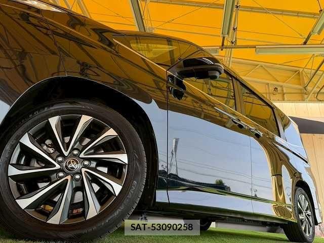 Toyota VOXY HYBRID 2023-10 7503682-15