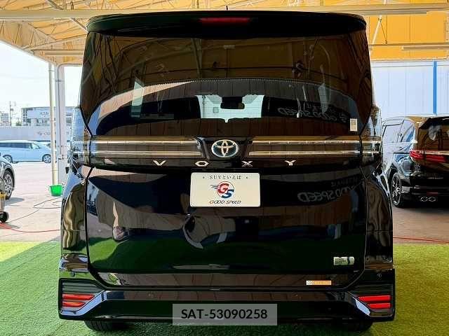 Toyota VOXY HYBRID 2023-10 7503682-18