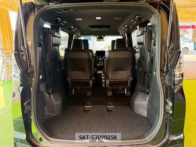 Toyota VOXY HYBRID 2023-10 7503682-19