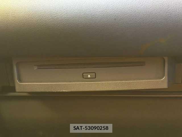 Toyota VOXY HYBRID 2023-10 7503682-7