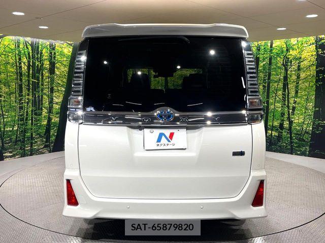 Toyota VOXY HYBRID 2021-07 7503686-14