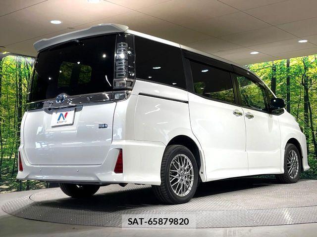 Toyota VOXY HYBRID 2021-07 7503686-16